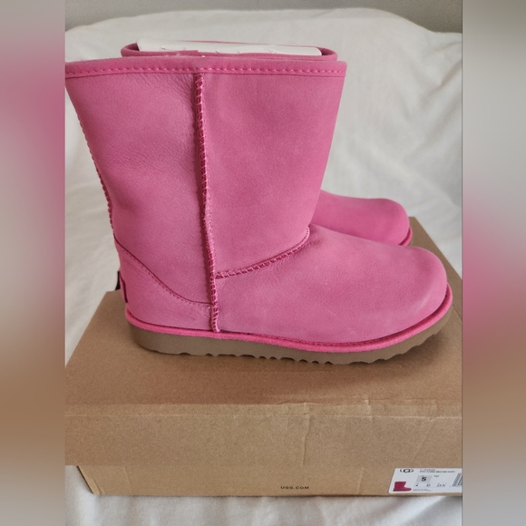 UGG Kids Classic Short II Waterproof Boots Barbie Pink Azalea US Size 5 NIB - Picture 3 of 5
